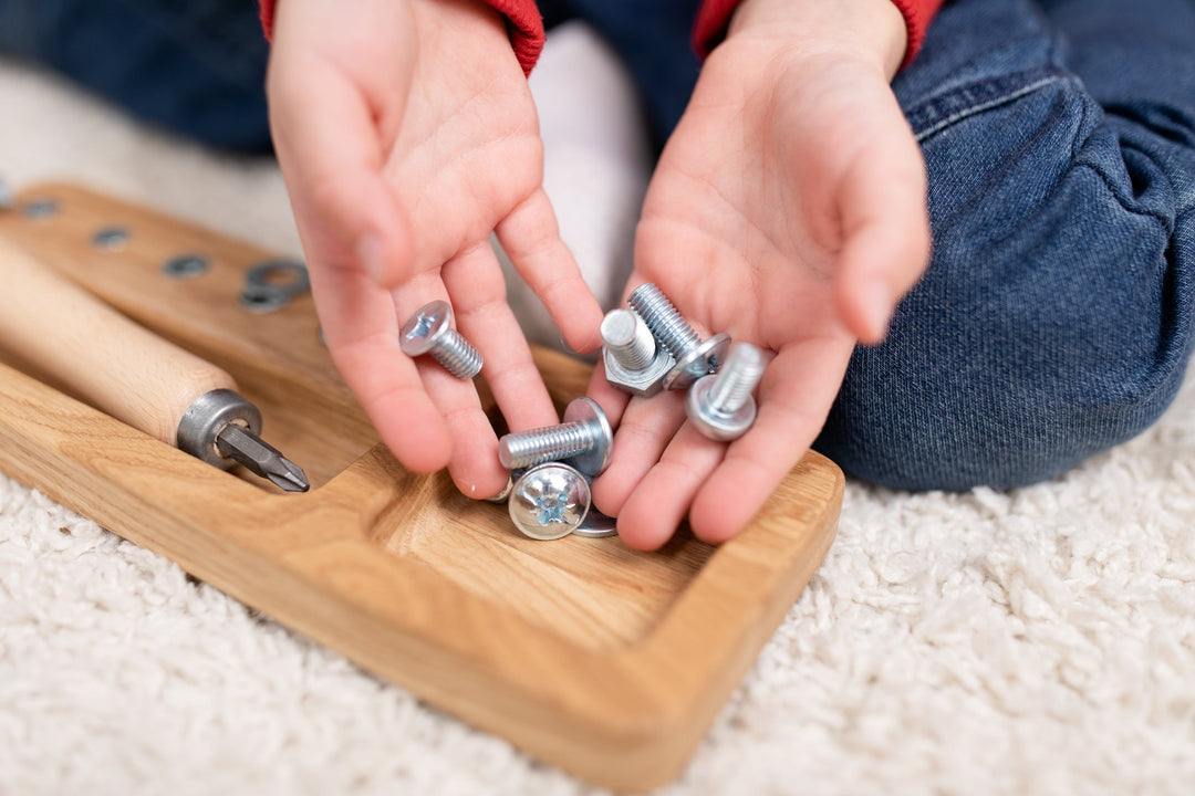 Handgerð leikföng / Þroskaleikföng / Viðarleikföng / Montessori / Sniðugar gjafir /Threewood / LaríLei / Larí Lei / skrúfuborð